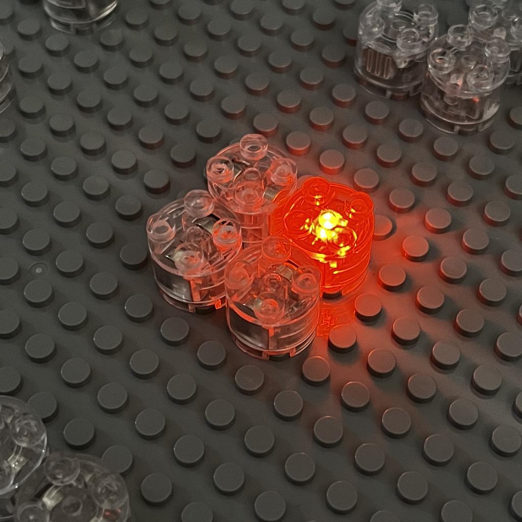 Новые 1/2/5 шт. Moc 8 цветов 2x2 Точечные светодиодные огни с батарейками Аксессуары Классический Кирпич Образовательные Светящиеся Строительные Блоки Дети