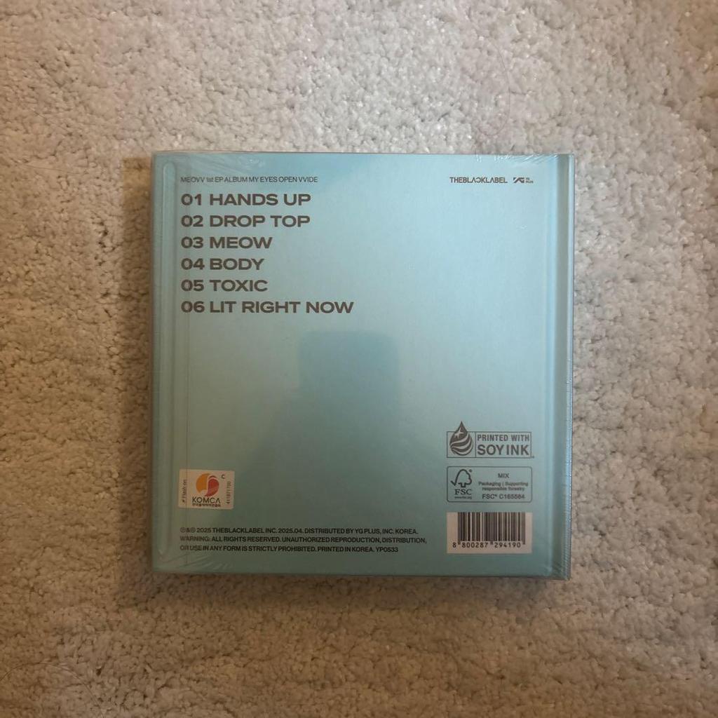 [Б/У] MEOVV[МОИ ГЛАЗА ШИРОКО ОТКРЫТЫ] x 2 (с наклейкой торговой карточки)