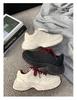 Показывая маленькие ноги и увеличивая рост, папины кроссовки и женские новинки осени и зимы 2025 года, нишевый ретро стиль Гонконга, на толстой подошве, с цветными вставками ru