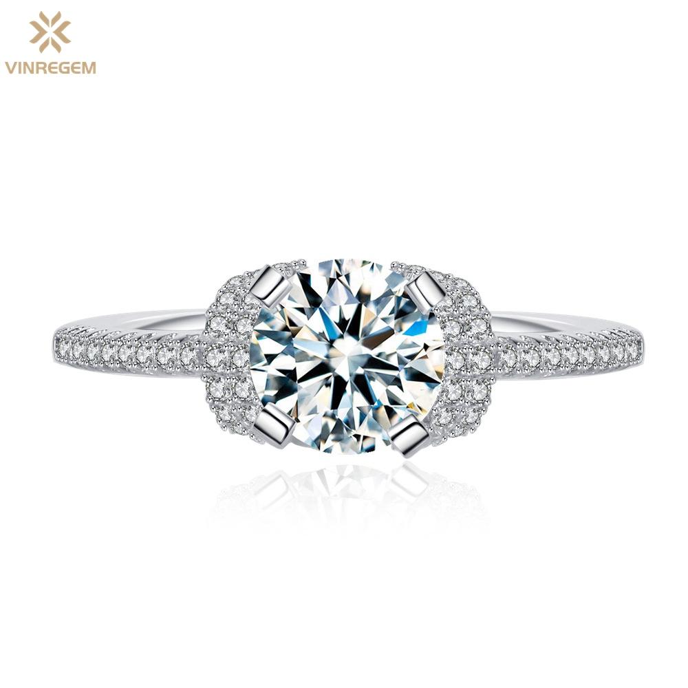 Vinregem Классическое элегантное женское кольцо из 100% стерлингового серебра 925 пробы с бриллиантами круглой огранки 6,5 мм 1CT 3EX VVS1 D, цвет настоящий муассанит с бриллиантами, свадебные украшения для помолвки