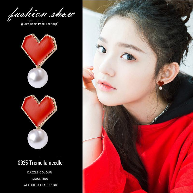 Серьги-подвески в форме сердца из серебра 925 пробы — модные, универсальные и в корейском стиле с акцентами из стразов