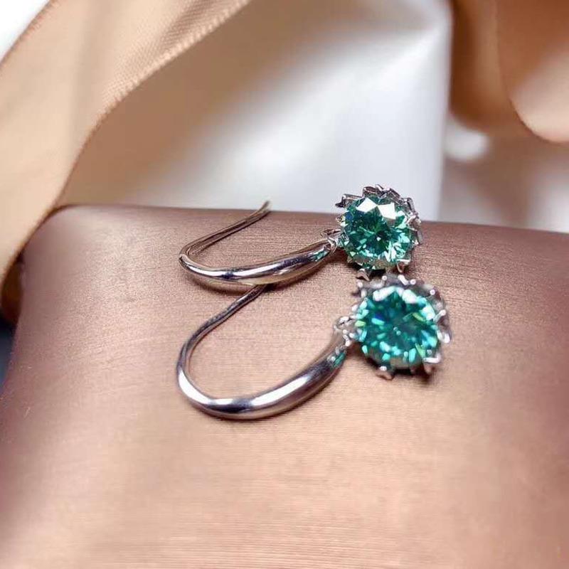 BELLA BOX Простые серьги с бриллиантами сине-зеленого цвета с покрытием PT950 и огранкой «восемь сердец и восемь стрел» для ежедневных поездок на работу и обратно для женщин
