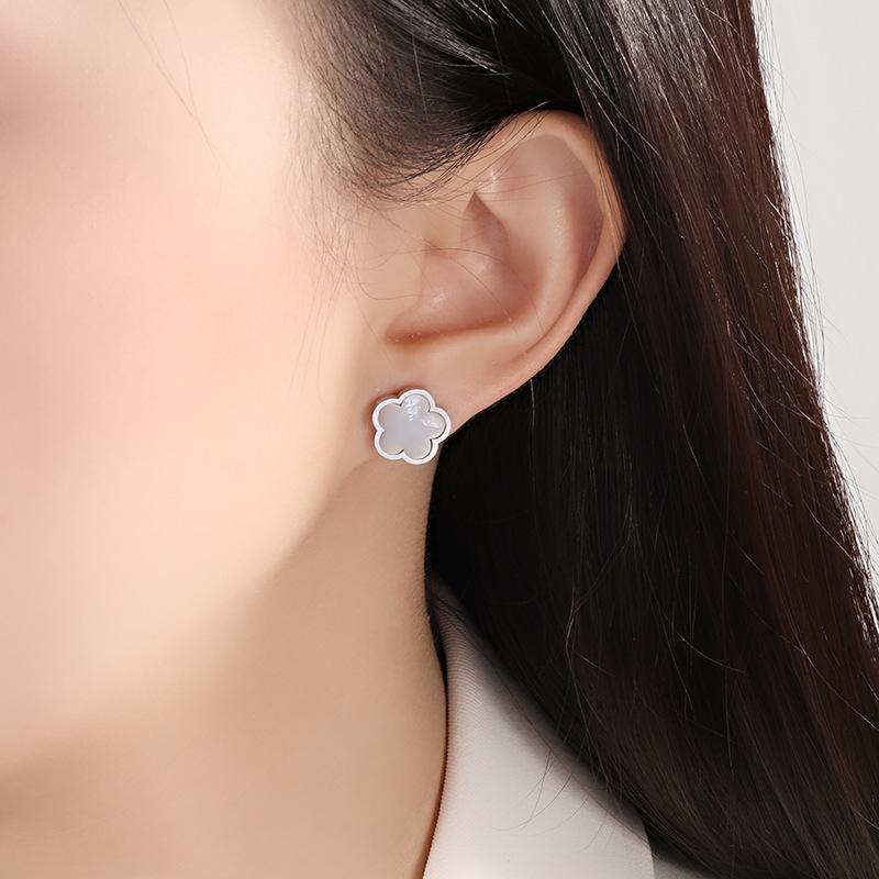 Titanium Steel Korean Light Luxury White Bai Xiahua Little Flower Earrings