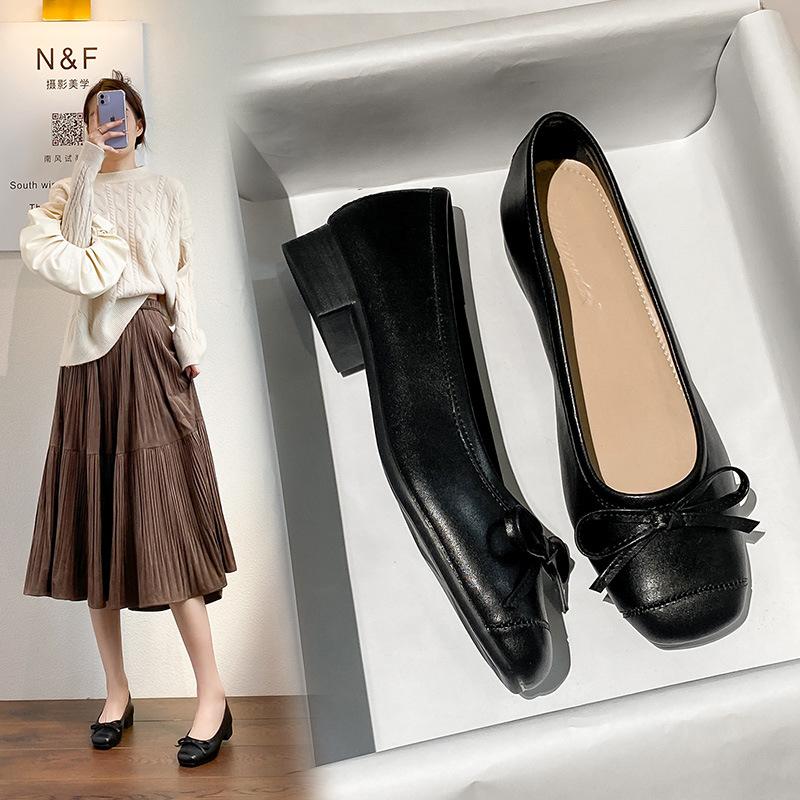 Французские толстые каблуки женские 2024 весна низкий каблук мелкий нос квадратный нос мягкая кожа большие женские туфли