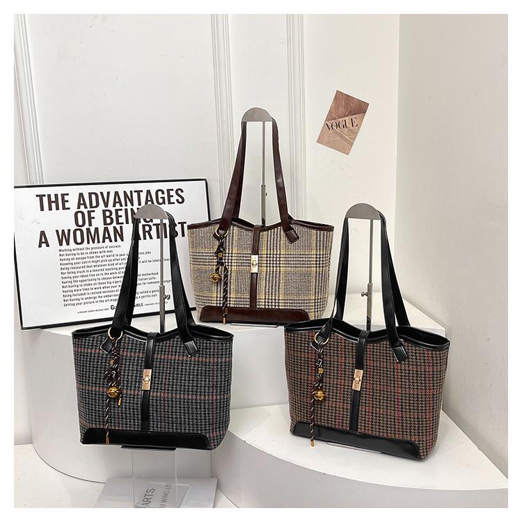 Шерстяная модная сумка-тоут: Вместительная наплечная сумка для осени/зимы 2024