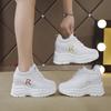Новые сетчатые дышащие маленькие белые туфли модные повседневные спортивные толстые подошвы женские туфли