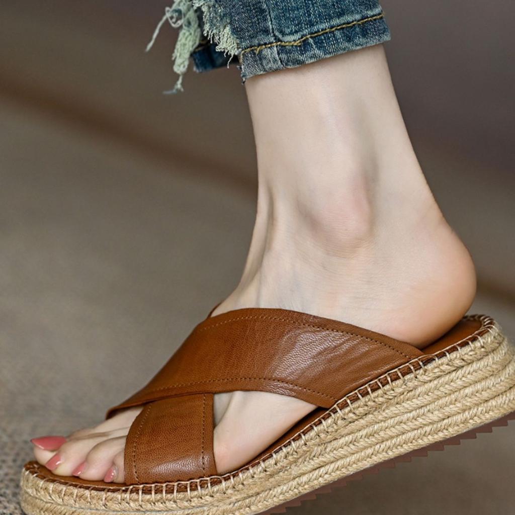 One-word Women's 2025 Summer New Outer Wear Soft French Cross with Thick Bottom Slope Heel Straw Cool Round Head Soft Bottom Slippers