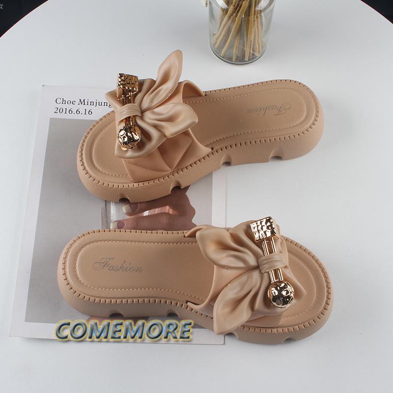 2024 Summer Casual Fashion Round Toe Flat Solid Color Comfortable Open Toe Metal Decorated Non-Slip Women Slippers Beach Outdoor