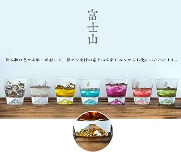 Стаканы для виски Tajima Glass ручной работы с изображением горы Фудзи и узором «Сакура кирико» в виде цветущей сакуры, завернутые в сакуру-фуросики. Идеально подходят для Дня пожилых или