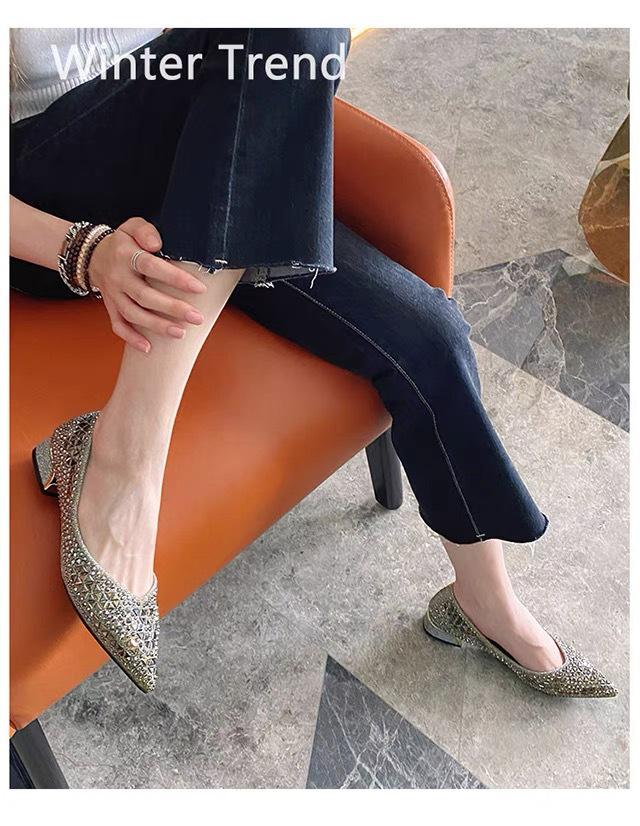 Женские туфли 2024 года с острым носком и толстым каблуком, украшенные бриллиантами, на весну и осень — мягкие свадебные туфли, универсальный стиль «Сказка», большие размеры