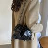Ретро персонализированная сумка-ведро 2024 зимняя новая сумка женская модная сумка-мессенджер через плечо повседневная сумка для поездок на работу