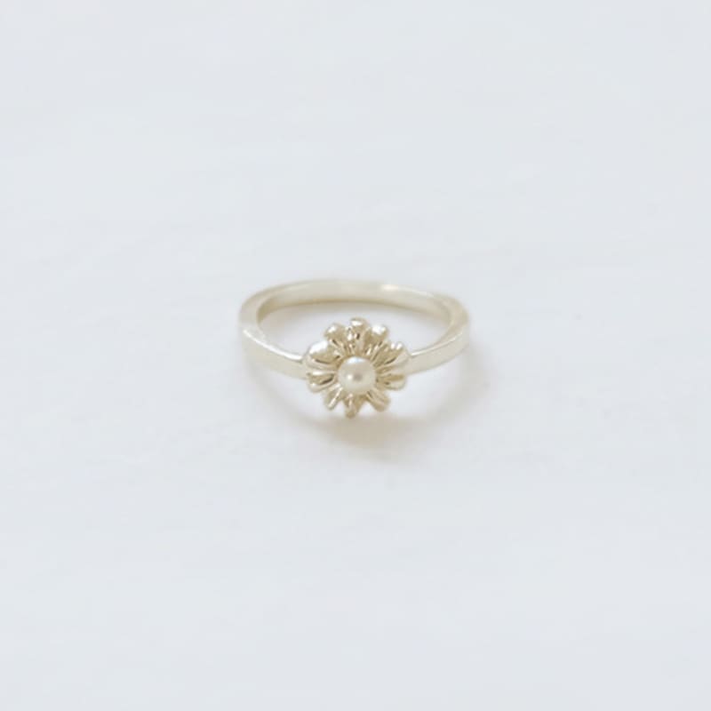 Pinaf Pearl daisy ring