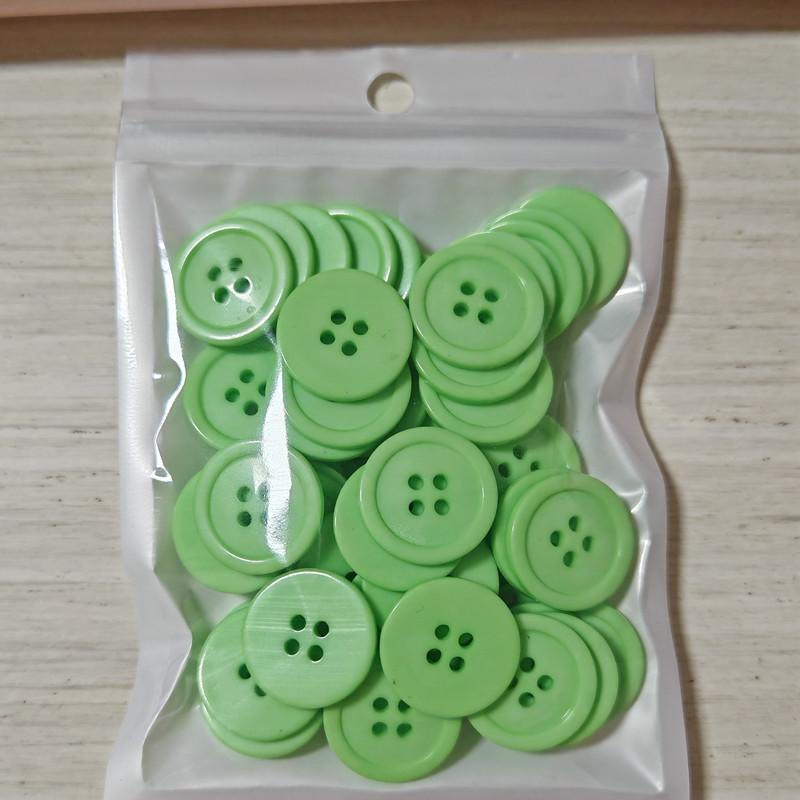 Круглые пуговицы для костюма из смолы 20 мм с тонким краем черного и белого цвета с 4 отверстиями