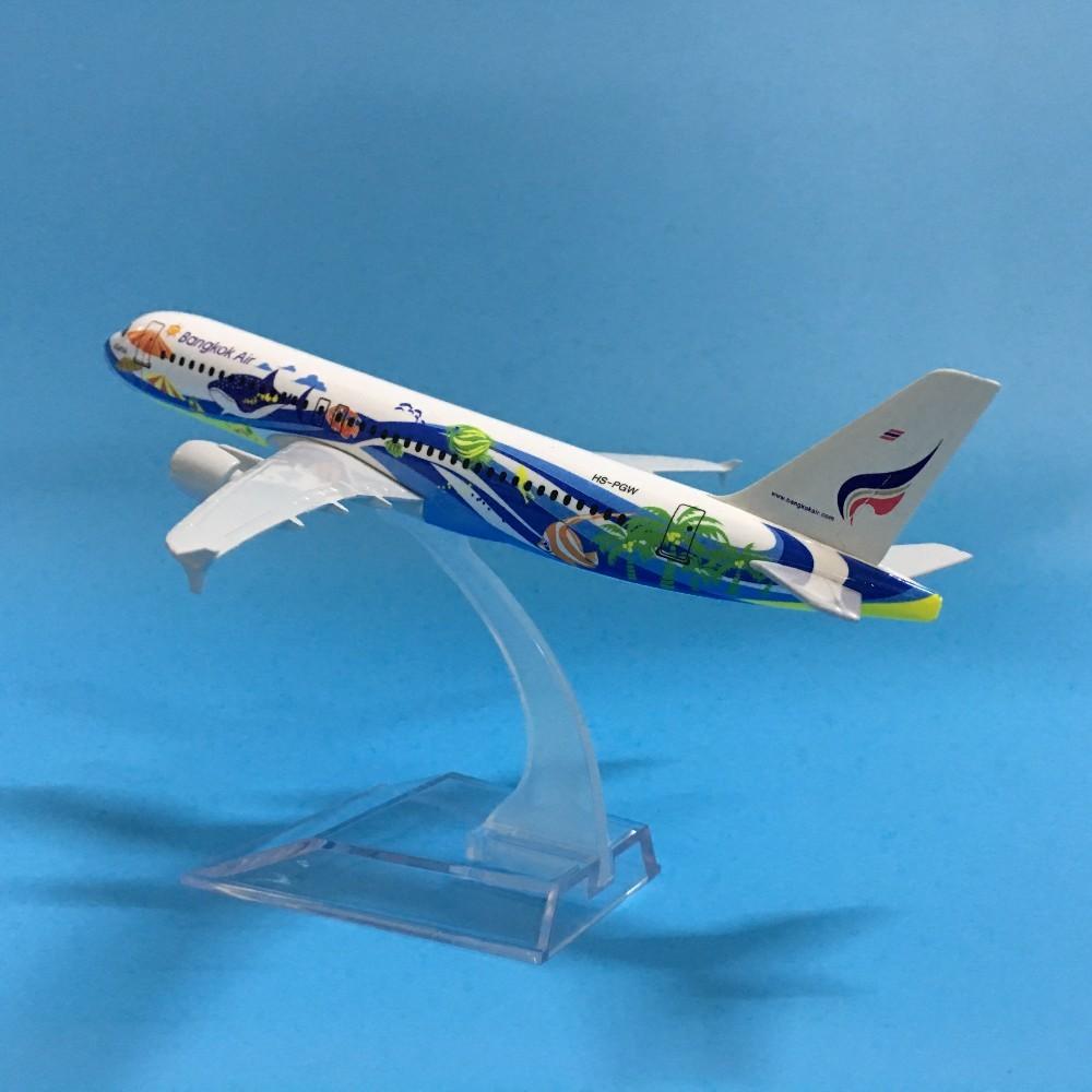 Модель самолета Airbus 320 авиакомпании Bangkok Air в масштабе 1/400 (16 см), литой металлический корпус.