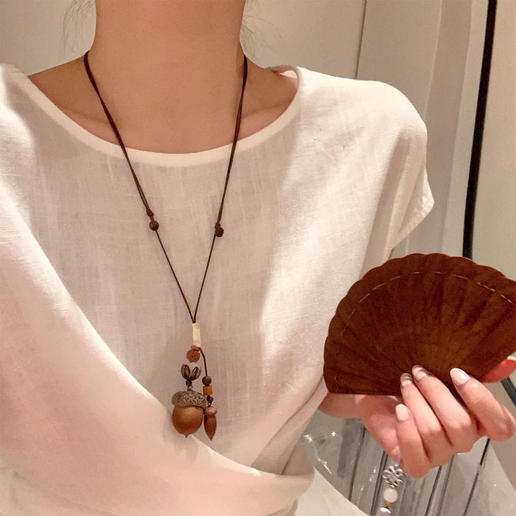 Retro Chinese Tassel Necklace: Unique Ethnic Style Women's High-End Clavicle Chain.
