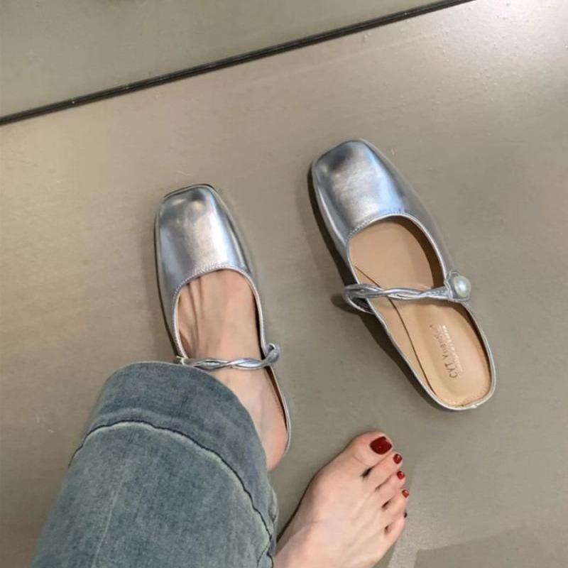 Французские туфли-лодочки на плоской подошве Xiaoxiangfeng Baotou с полуоткрытой пяткой, новинка весны 2025 года, нишевые феи, серебристые, на один педаль, ленивые шлепанцы