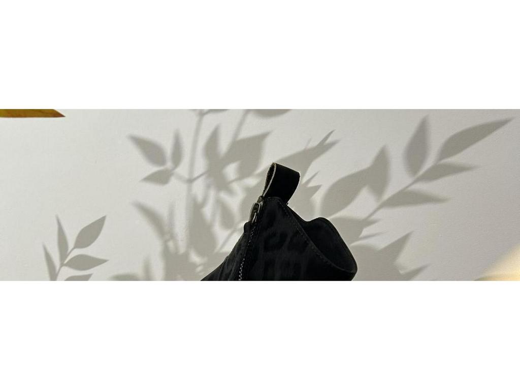 Женские ботильоны из натуральной кожи в французском ретро-стиле - Осень/Зима 2025, Острый носок, Клиновидный каблук, Мягкая подошва с леопардовым принтом.