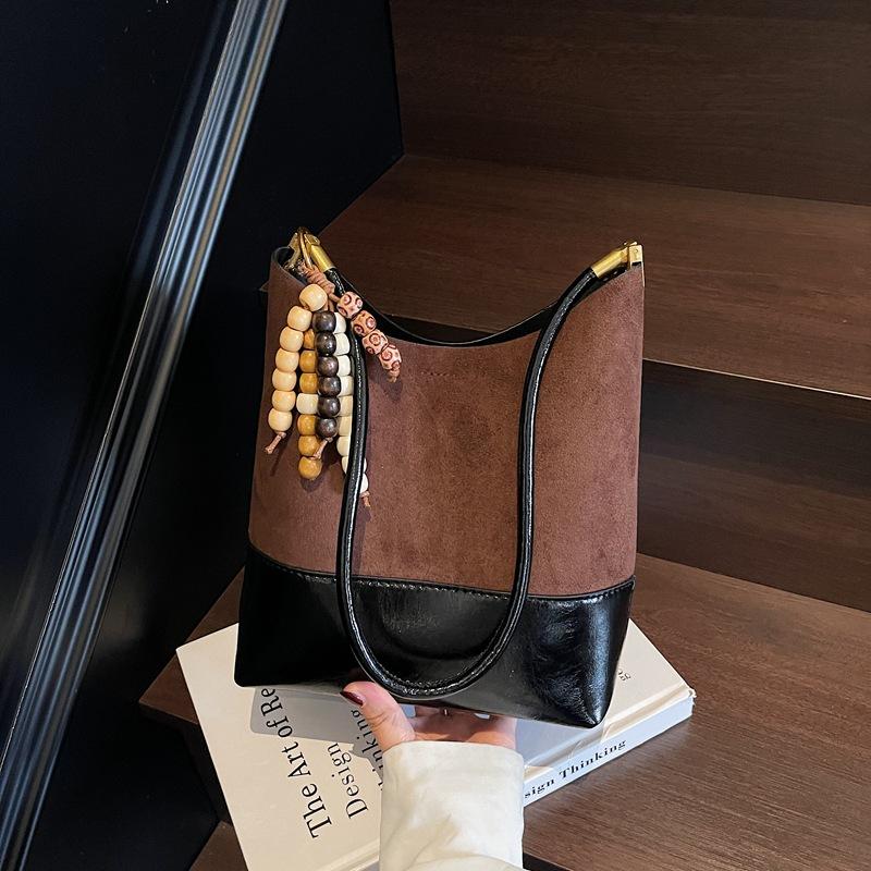 Матовая ретро сумка женская большой вместимости 2025 новая осень и зима универсальная повседневная на плечо подмышку сумка для работы и поездок