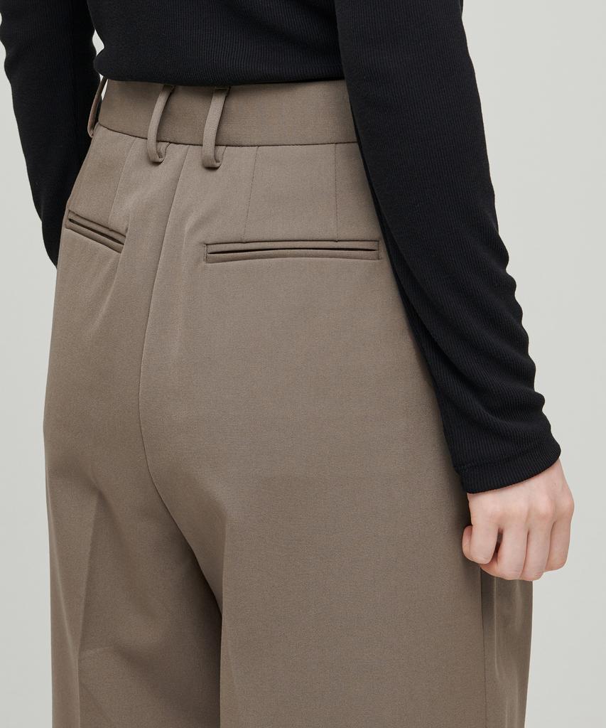 MUSINSA STANDARD WOMAN Women'S Wide Bermuda Half Slacks [Dusty Beige]