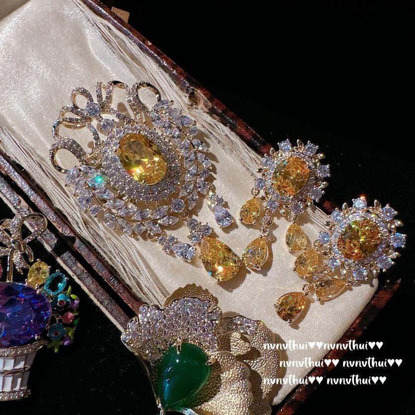 Брошь-заколка Farah Crown с колоском, Антикварная, Позолоченная 18 карат, Серьги-гвоздики Farah Crown с цирконами цвета сумеречного желтого каплевидной формы