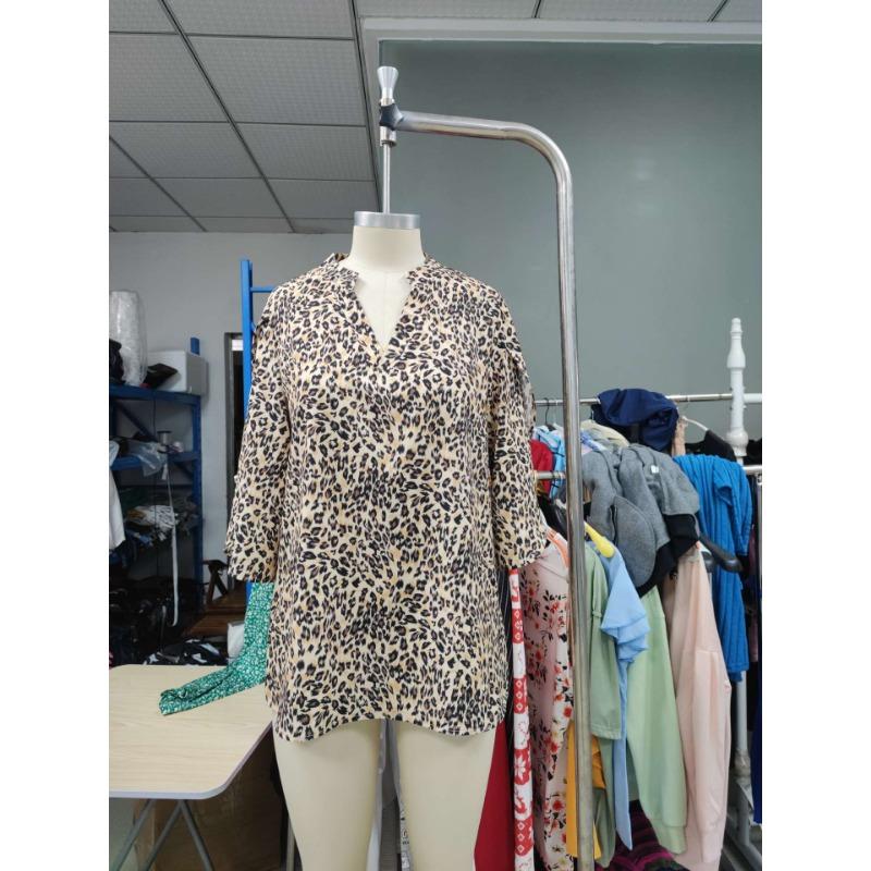 Женская летняя и осенняя рубашка свободного кроя с V-образным вырезом и принтом «лепестки» из шифона