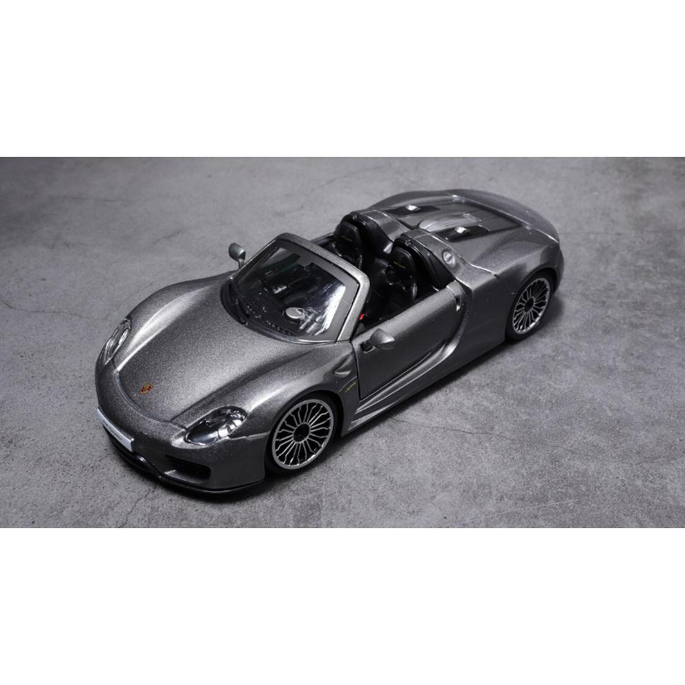 Bburago 1:24 Porsche 918 Spyder Diecast Model Car - Grey