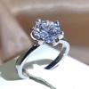 Classic Claw Set Six Claw One Heart Zircon Ring Ladies Wedding Proposal Fashion Ring 925 Stamp Flash Diamond Jewelry