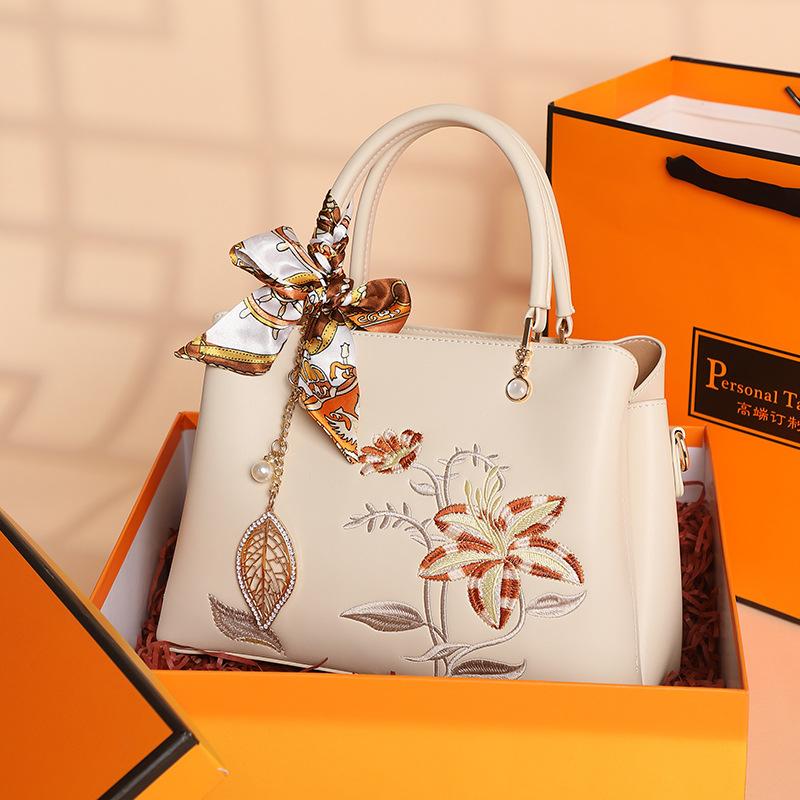 Женская сумка Art Design Light Luxury Mother Bag с вышивкой, вместительная сумка