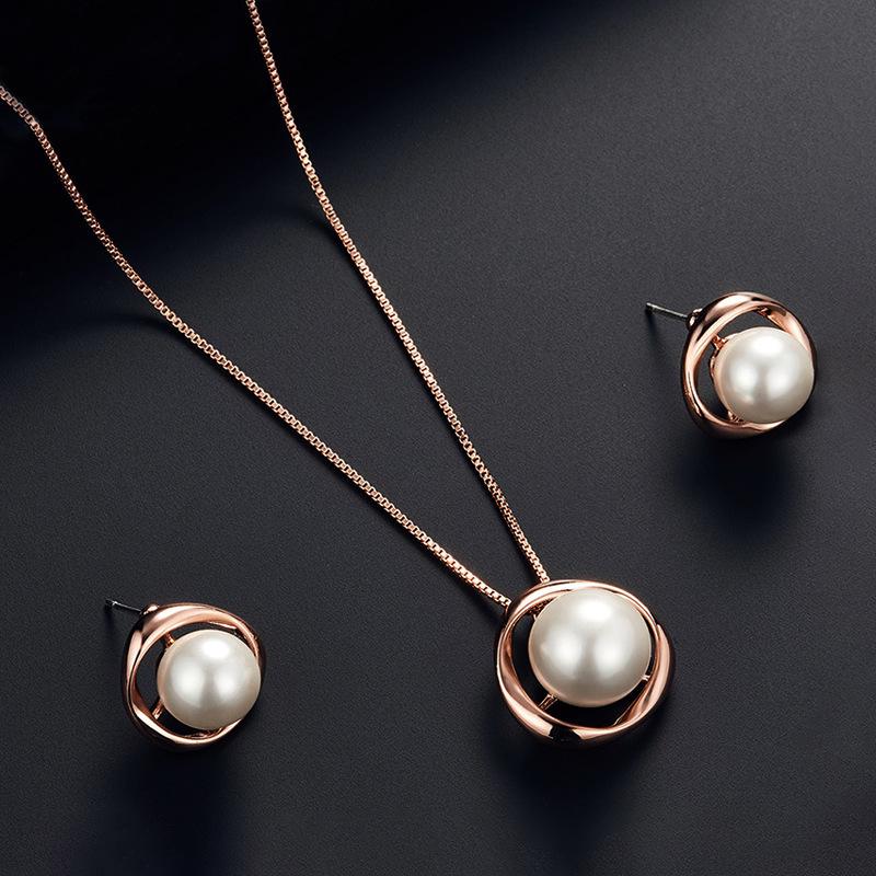 Luxury Pearl Jewelry Set: Elegant Necklace & Stud Earrings for Women
