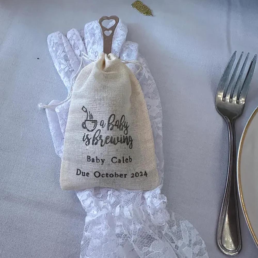 Personalized 4Pcs Baby Shower Favor Bags Cloth Tea Gift Bags A Baby Is Brewing Newborn Party Guests Favors Party Decor Keepsake