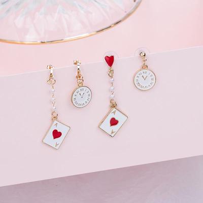 Корейские асимметричные серьги-часы с игральными картами и жемчужными гвоздиками
