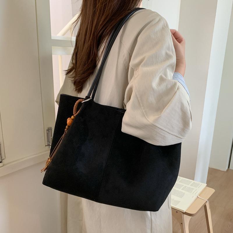 2025 новая нишевая ретро большая вместимость повседневная осенне-зимняя модная простая новая сумка тоут сумка для поездок под мышкой