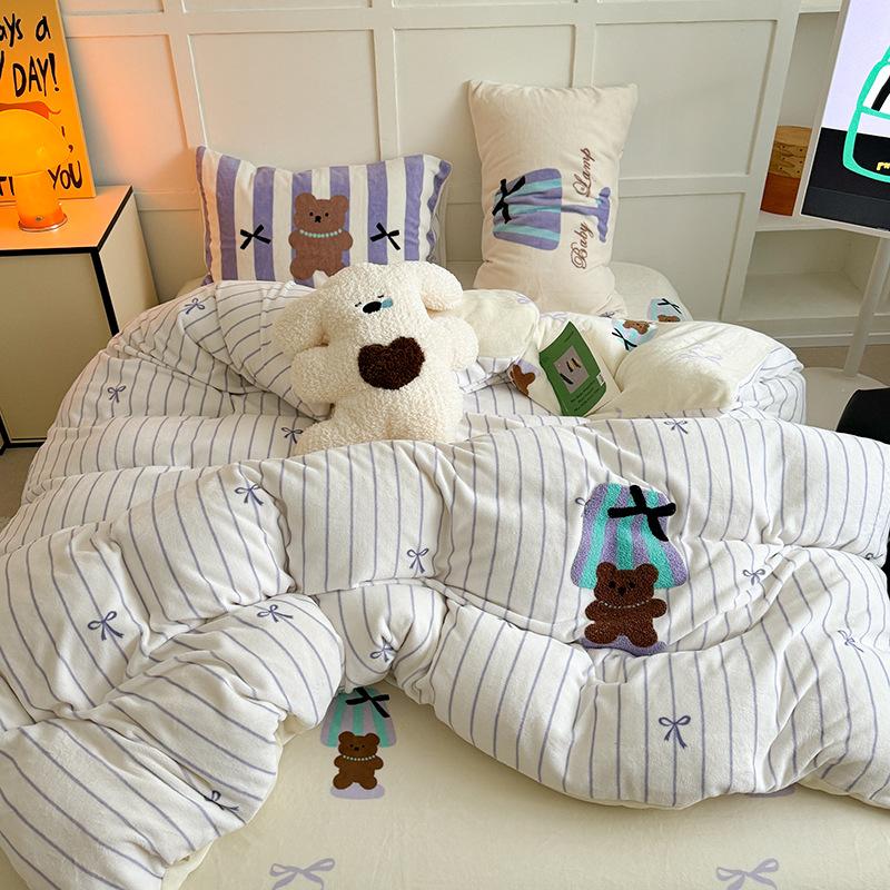 Люблю Милого Питомца~ Утолщенное Полотенце из Молочного Флиса Вышитое Полосатое Любовь Кролик Кровать Четыре Предмета Коралловый Флис 1,5 Метра
