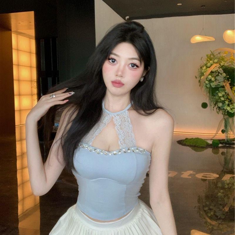 Элегантная майка с кружевной отделкой и нагрудными вкладышами для всех сезонов