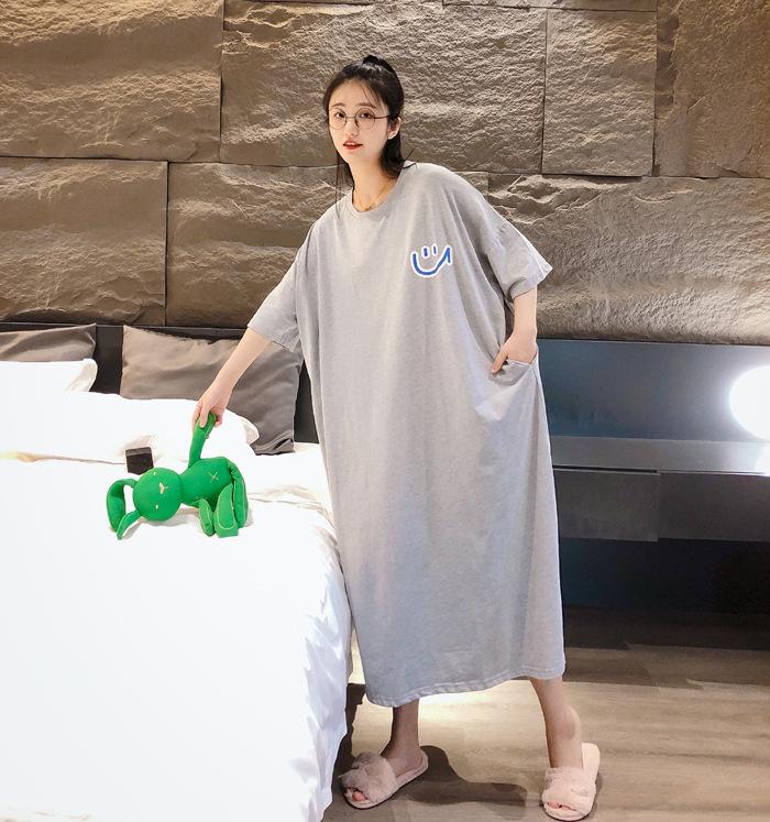 Женская летняя ночная сорочка со смайликом - Свободный крой, Большой размер, Короткий рукав, Длина до колена, Идеально подходит для беременных женщин