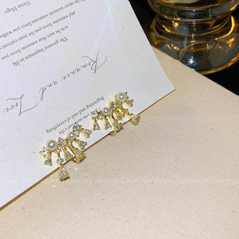 Light luxury niche zircon fringed pearl earrings, earclips, mosquito coil disc, fashion commuting, high-end silver needle earrings.