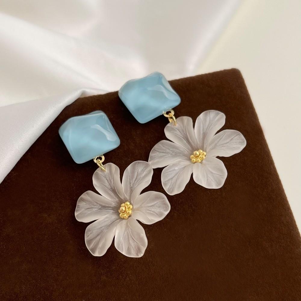 Big Floral Acrylic Flower Earrings Temperament Ladies Stud Earrings Women Earrings Daily Wear