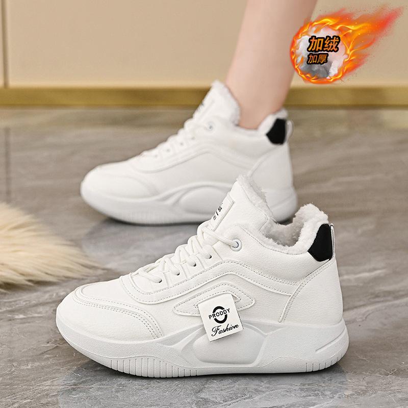Флисовые высокие маленькие белые туфли для женской зимы 2025 года, новые студенческие туфли на платформе в корейской версии, утолщенные теплые повседневные хлопковые туфли
