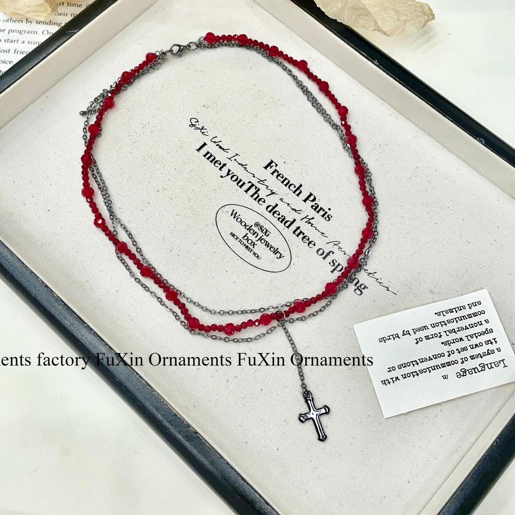 Ожерелье ручной работы «Темный крест»: Многослойная панк-цепочка на ключицу для женщин