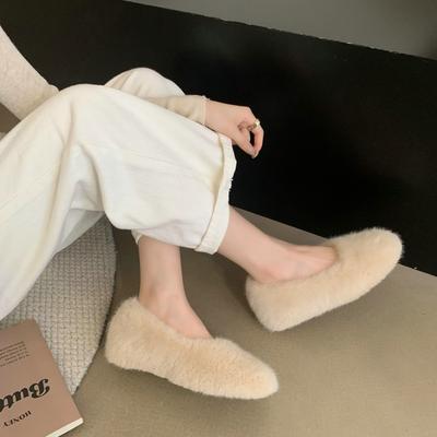 Гонконгские белые пушистые туфли женские 2025 зимняя одежда интернет-знаменитости мех ягненка мех интегрированный один педаль внутренняя высота увеличение бархат