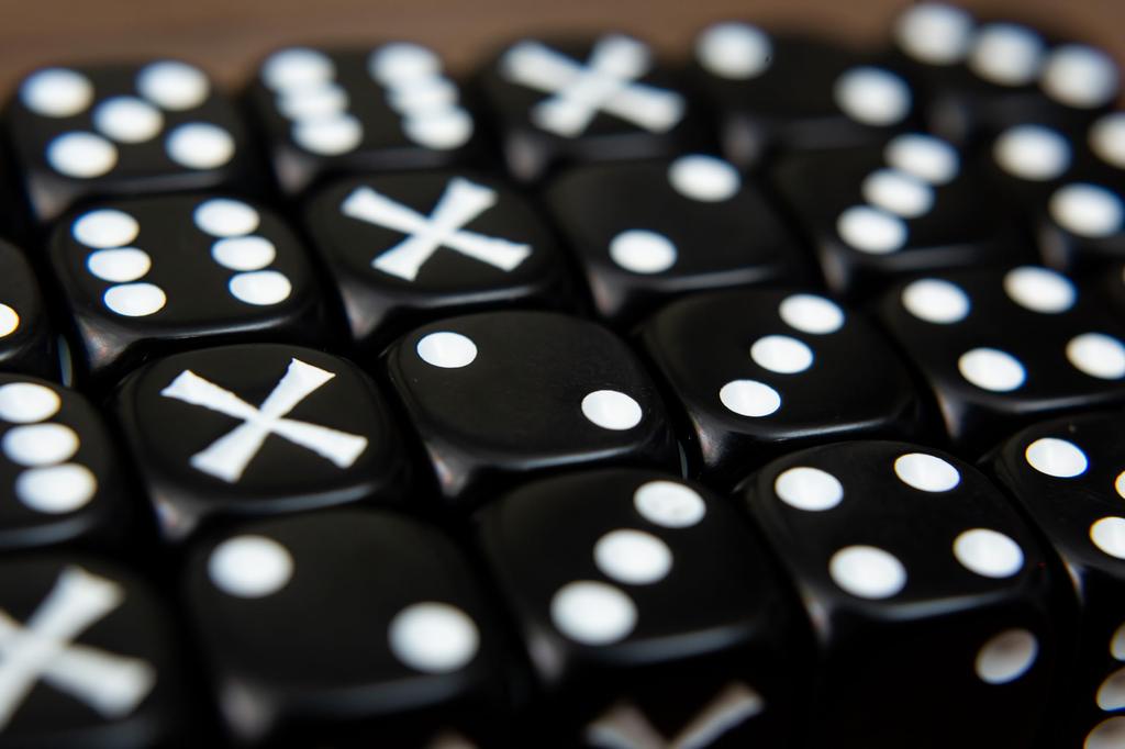 Ravensburger Strike 24876 Board Game Table Party Game of Gift 6-Piece [Dice Game, Game, Game, Chance, (Birthday/Christmas)]