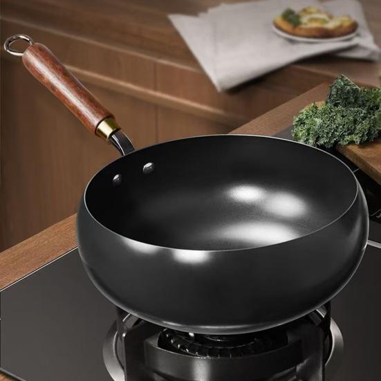 Forged Iron Wok with Wooden Lid Nonstick Skillet Pot Even Heating Fry Pan for Gas Stove Induction Cooker Ergonomic Handle Cooking Pot