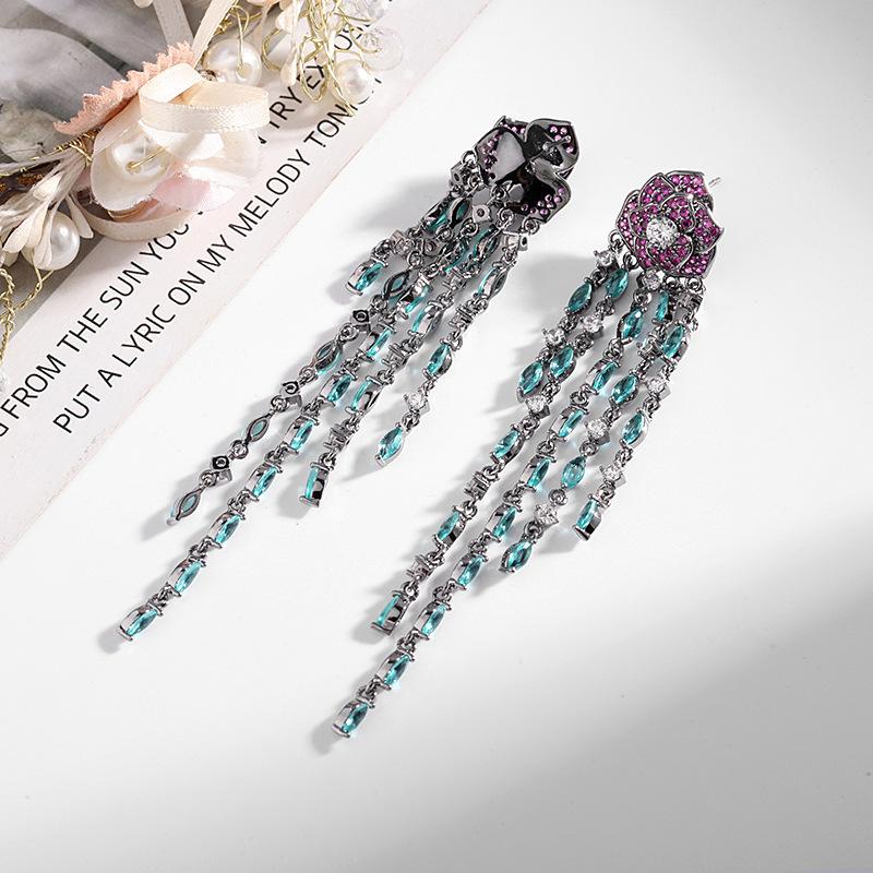 Серьги 2024, трендовые серьги, тяжелые промышленные цветные серьги с цветком циркония, длинные кисточки, темпераментные серьги с камелией для ужина, женские серьги