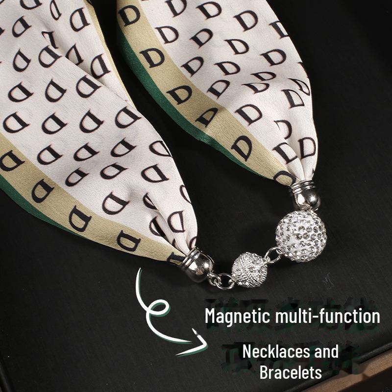 Женский шелковый шарф с магнитной пряжкой — модная защита шеи на весну, лето и осень 2024 года