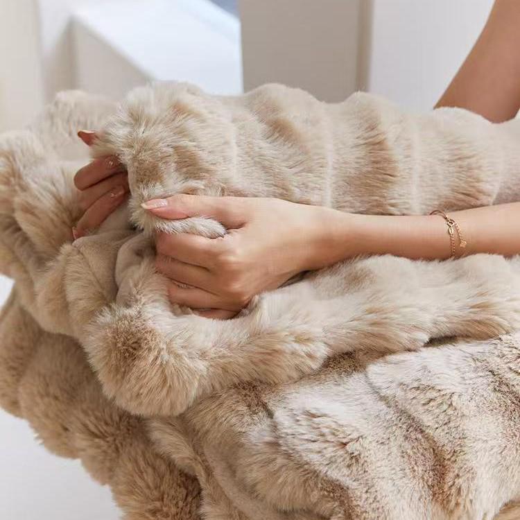 Одеяло из меха кролика премиум-класса: Роскошный и плотный для зимнего сна в кровати, на диване или в офисе