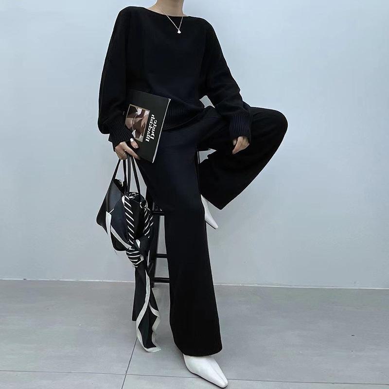 Женский вязаный костюм-двойка: Комплект из свободного свитера с рукавами «летучая мышь» и широких брюк осень/зима 2024 г.