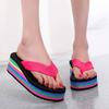 Женские шлепанцы радужного цвета на платформе, летние, на толстой подошве, легкие, без застежек, сандалии на танкетке, пляжные тапочки для девочек