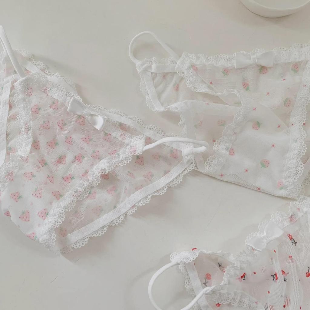 Трусики-слипы с заниженной талией и высоким разрезом из японского кружева Sweet Girl с принтом клубники