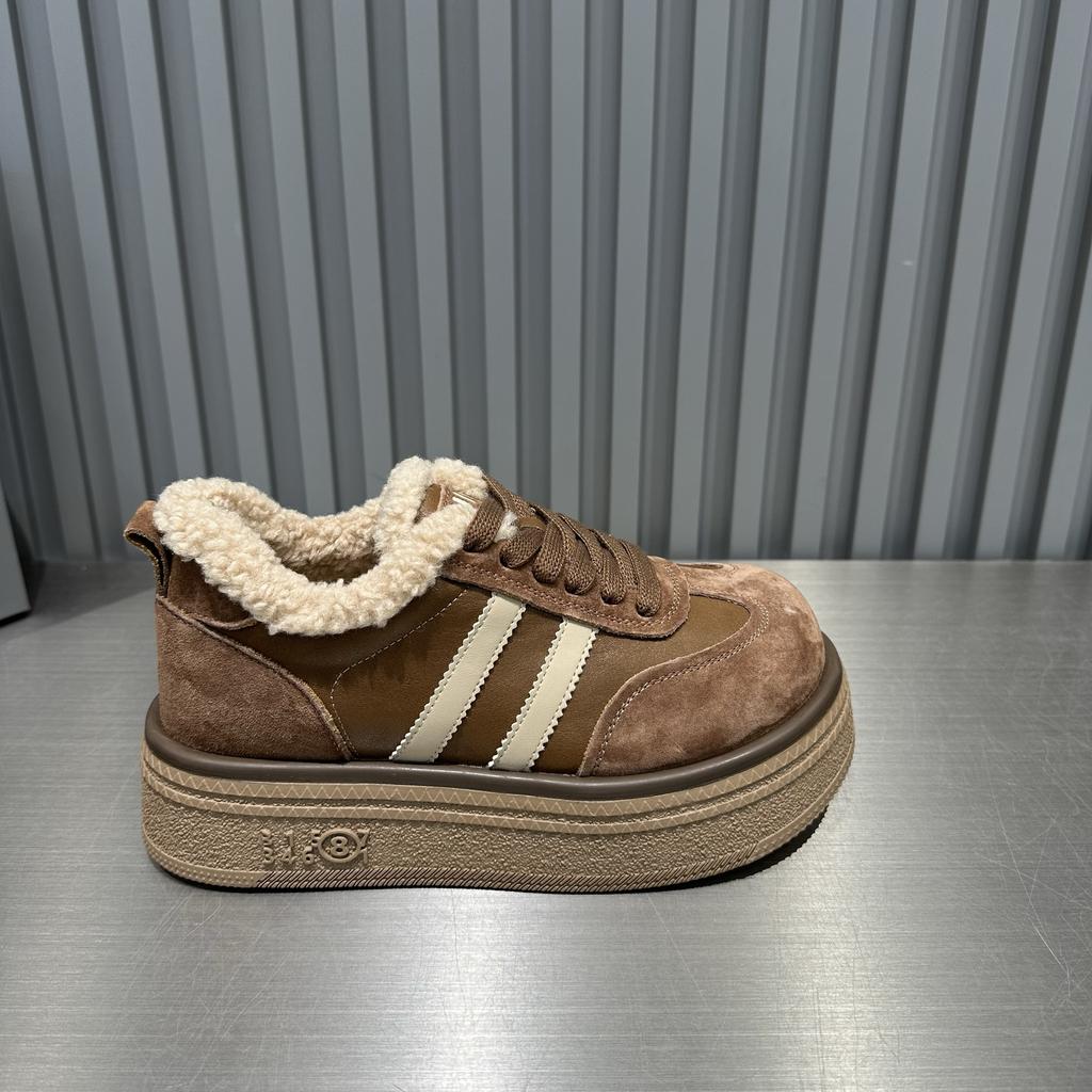 Корейская версия матовой кожи ретро моральные тренировочные туфли женские 2025 зимние бархатные теплые на толстой подошве пушистые туфли спортивные и повседневные кеды