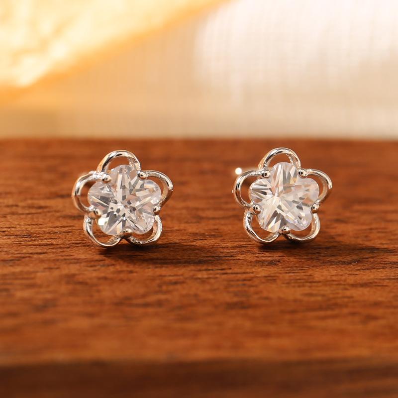 Маленькие серьги-цветы для женщин, модные, универсальные, стильные серьги высокого класса для лучших подруг в качестве подарка на Новый год
